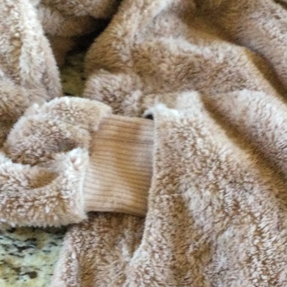 New hem and thread Jacket - Picture 2 of 4